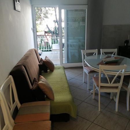 Apartments Kursan Seget Vranjica Buitenkant foto