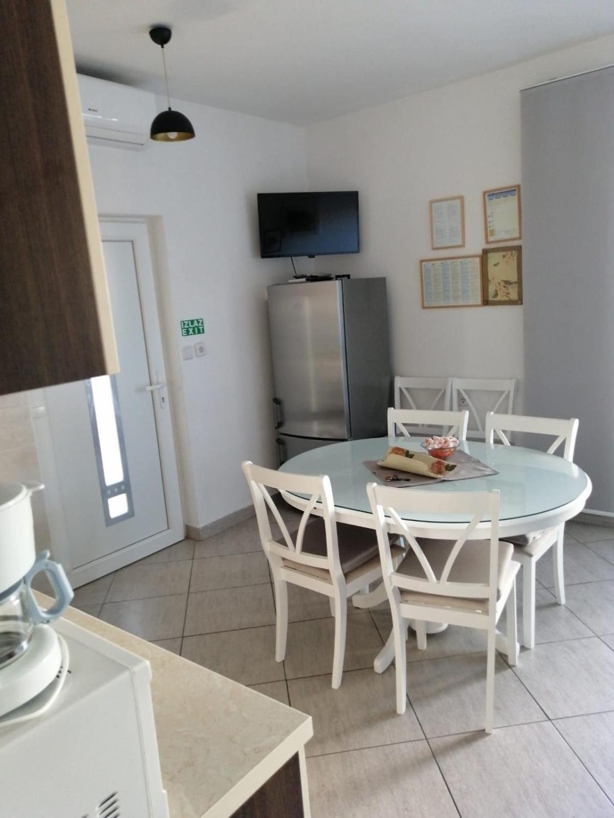 Apartments Kursan Seget Vranjica Buitenkant foto